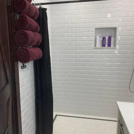 Guest house Cozy Bedroom With Bath, Private Entrance *