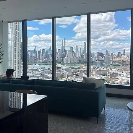 Beautiful Luxury Fantastic Manhattan Skyline View One Bedroom *