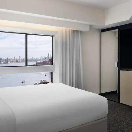 Hotel Millennium Hilton One Un Plaza 4*