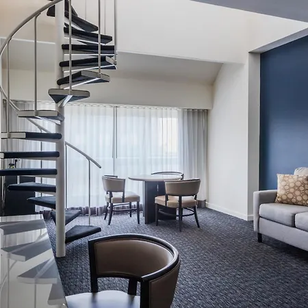 Millennium Hilton One Un Plaza 4*