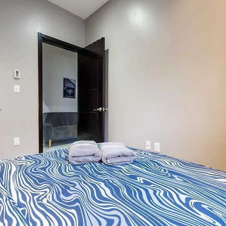 Enjoy The Easy Access Of Uws Apartment *