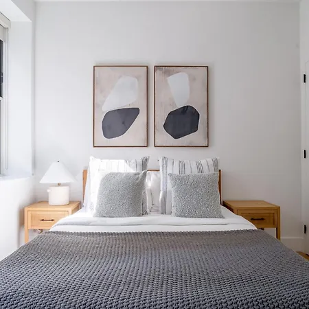 Your Nyc 2bedroom Steps From Iconic Landmarks Apartment *