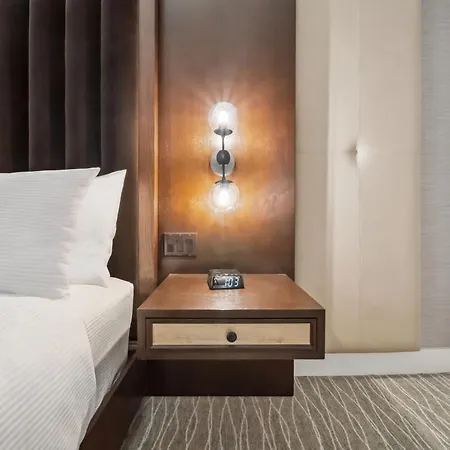 Lexington Plaza Hotel 4*
