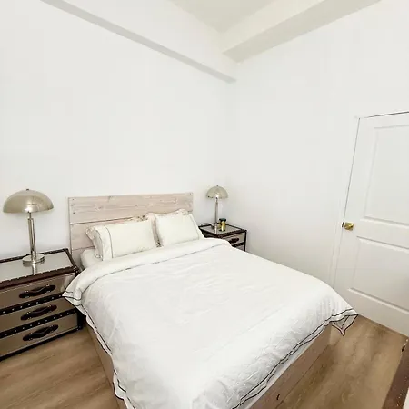 Great 2 Bed Great Location Nye Apartment