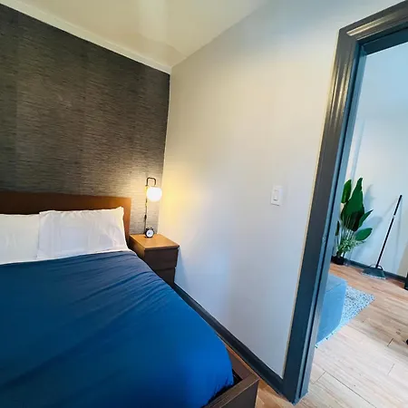 The Midtown Modern Apartment New York