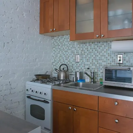 Sunny Chelsea Getaway Apartment *
