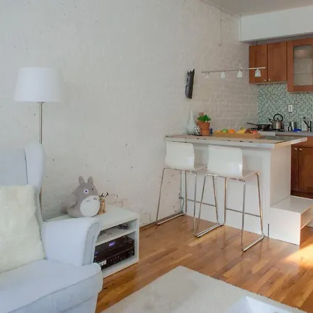 Sunny Chelsea Getaway Apartment