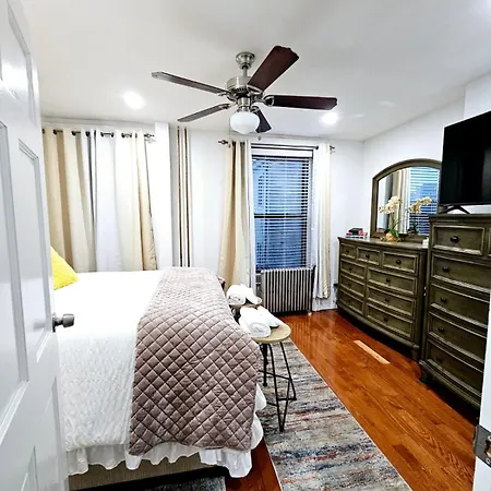 Cozy Near Barclay Center *