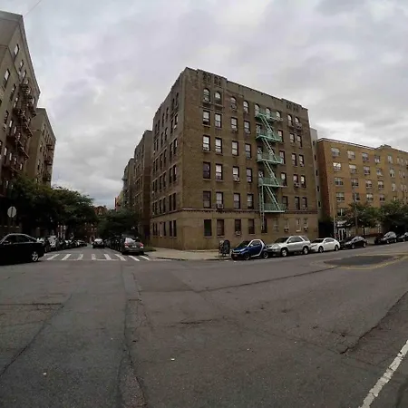 2-bedroom In The Bronx And Pet Friendly