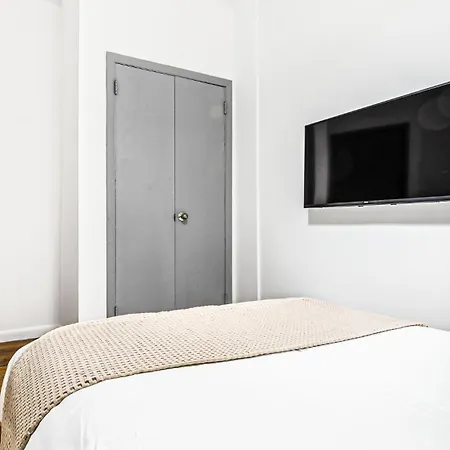 Stylish & Comfy 4bdr & 1bth In Midtown Manhattan *