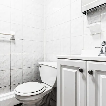 Stylish & Comfy 4bdr & 1bth In Midtown Manhattan Apartment New York