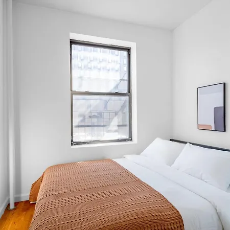Spacious 3bedroom 1bath In The Heart Of The Lower East Side Near Iconic Nyc Landmarks New York