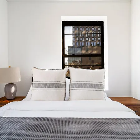Spacious 3bedroom 1bath In The Heart Of The Lower East Side Near Iconic Nyc Landmarks * New York