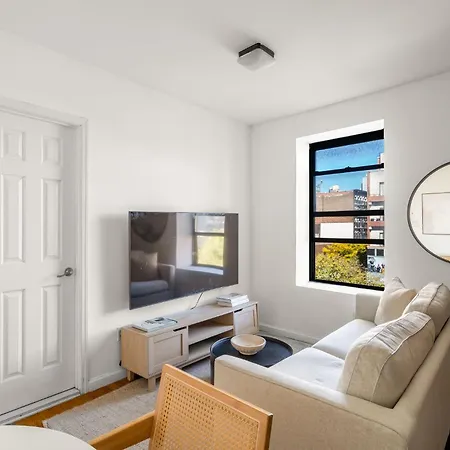 Spacious 3bedroom 1bath In The Heart Of The Lower East Side Near Iconic Nyc Landmarks New York