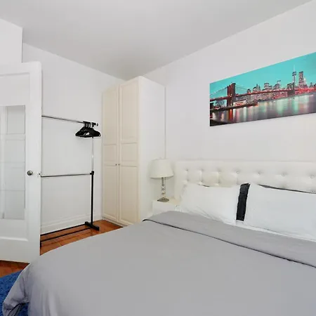 Midtown West Furnished 3 Bedroom Apartment New York