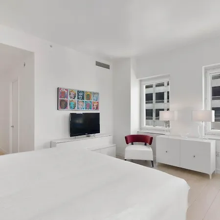 Corporate Or Luxury 4 Bedroom Penthouse Steps From Times Square Sleeps 8 Holiday home