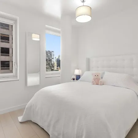 Corporate Or Luxury 4 Bedroom Penthouse Steps From Times Square Sleeps 8 Holiday home *