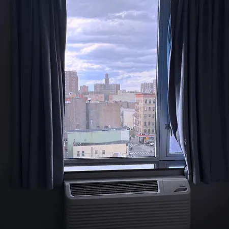 Hotel Umbrella Bronx *