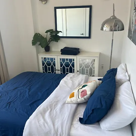 Luxury In Little Italy 2 Bedroom Private Balcony Apartment