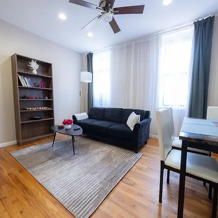 3 Bedroom In Manhattan Apartment