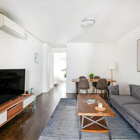 39-3 Newly Renovated 3 Bedroom Prime Midtown Sleeps 6 * New York