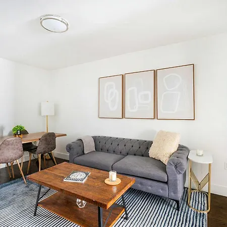39-3 Newly Renovated 3 Bedroom Prime Midtown Sleeps 6 Apartment