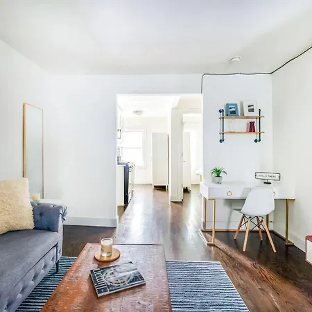 Apartment 39-3 Newly Renovated 3 Bedroom Prime Midtown Sleeps 6