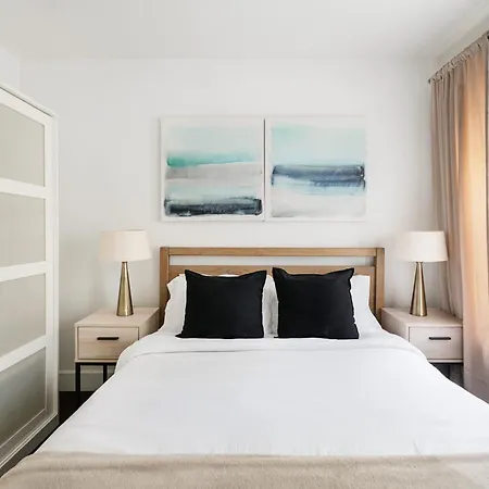 Apartment 39-3 Newly Renovated 3 Bedroom Prime Midtown Sleeps 6 New York