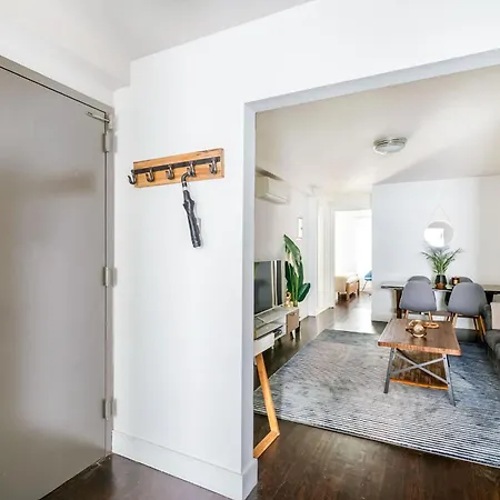 39-2 Renovated 3br Prime Hudson Yards Area *