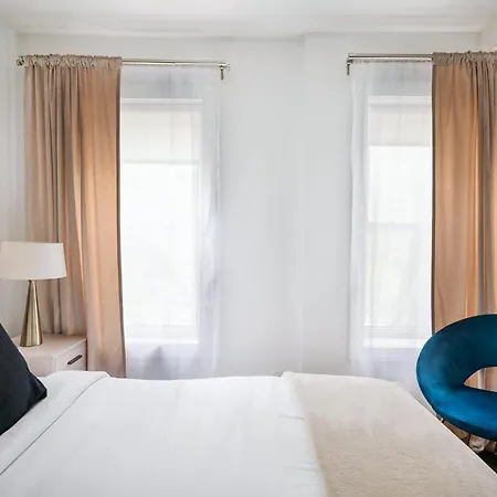 39-2 Renovated 3br Prime Hudson Yards Area Apartment New York
