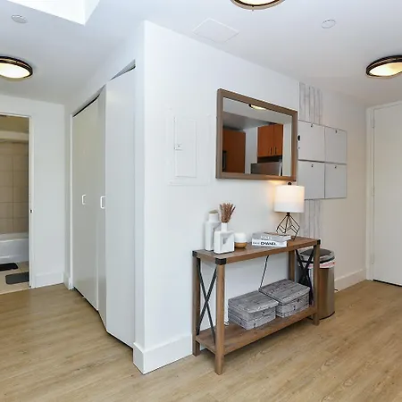 Modern Times Square 1 Bedroom Retreat Apartment New York