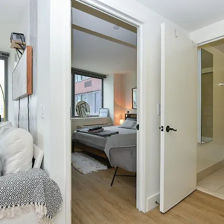 Modern Times Square 1 Bedroom Retreat Apartment