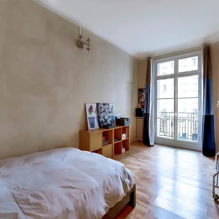 Central Park 3 Bedrooms Apartment Modern Apartment