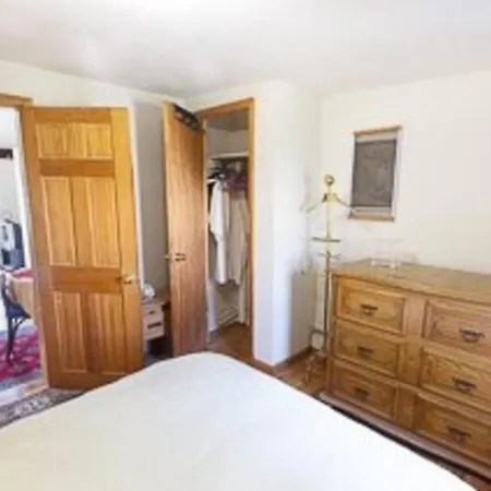 Skylighted Two Br In Multicultural Neighborhood, 25 Minutes To Manhattan *