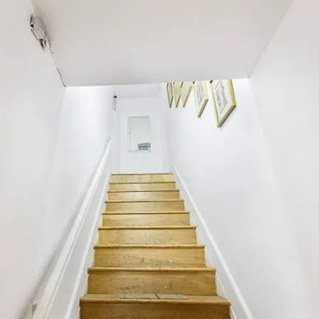 Skylighted Two Br In Multicultural Neighborhood, 25 Minutes To Manhattan