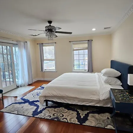 Luxury Hotel-style In Queens, Homestay