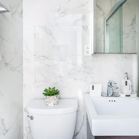 69-5b I Stylish Lower East Side 1br Brand New New York