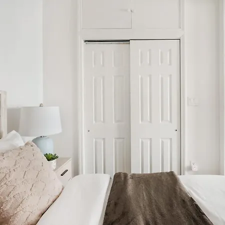 69-5b I Stylish Lower East Side 1br Brand New