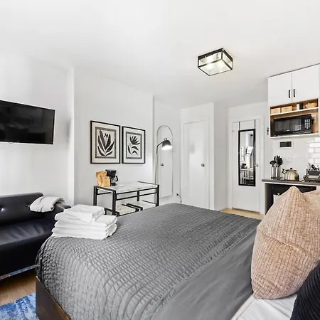 Midtown - Walking Distance To Times Square *