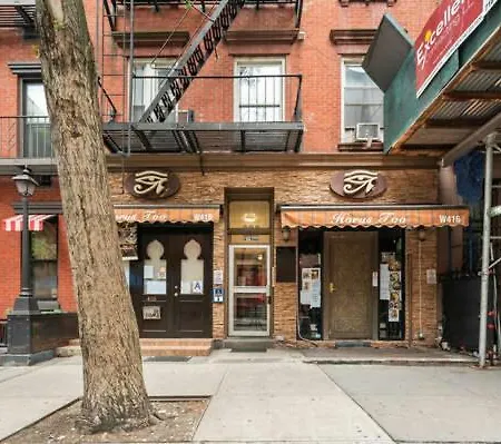 Great Location In Times Square Near Subway Apartment