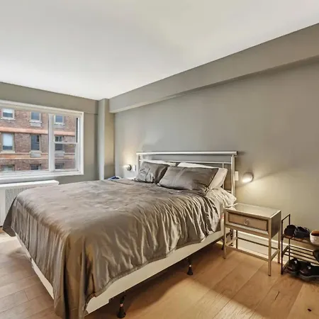 Sophisticated Corner Apartment Manhattan New York