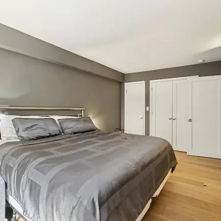 Sophisticated Corner Apartment Manhattan Apartment New York