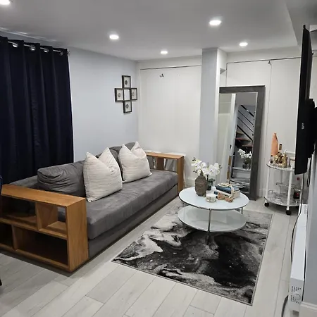 Apartment Modern Oasis 1