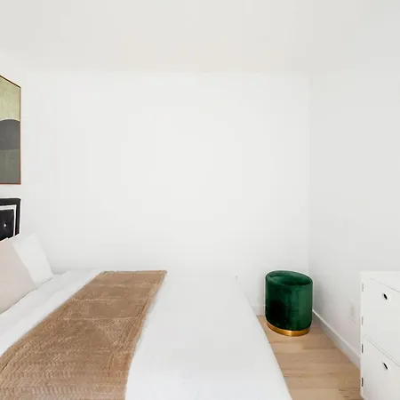 Apartment 75-4a Brand New 3br Prime Ues W D In Unit