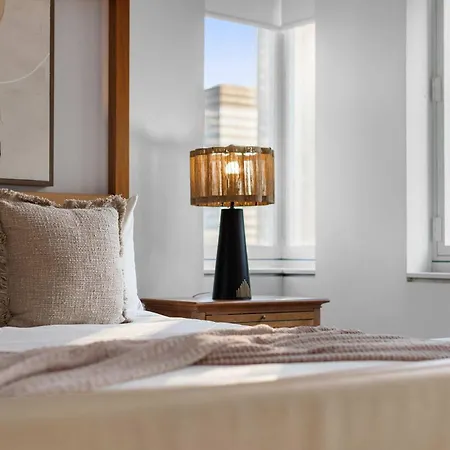 Apartment Lavish Two-story Retreat In The Heart Of Manhattan