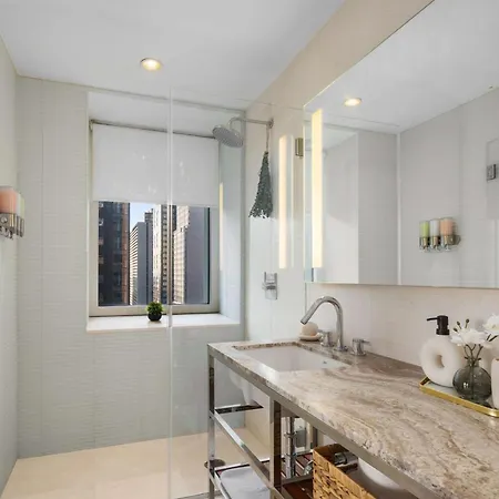 Lavish Two-story Retreat In The Heart Of Manhattan Apartment