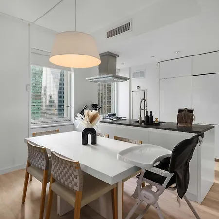 Apartment Lavish Two-story Retreat In The Heart Of Manhattan *