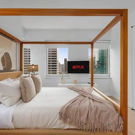 Lavish Two-story Retreat In The Heart Of Manhattan Apartment New York