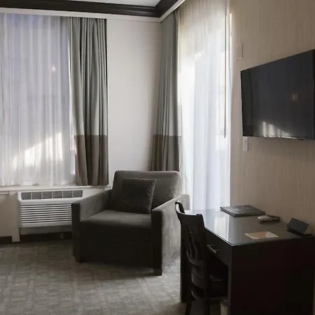 Hotel Aura Brooklyn 4*
