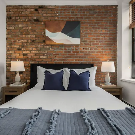 Rustic Nyc In Trendy Hudson Yard Apartment New York